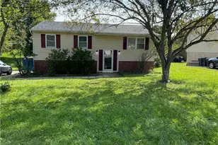 412 Mary St, Cranberry Township, PA 16066 - Photo 2