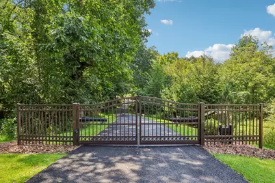 132 Twin Oaks Lane, Level Green, PA 15085 - Photo 2