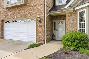 2112 Gables Ct, Adams Township, PA 16046 - Photo 4