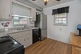 200 Davies St, Lower Burrell, PA 15068 - Photo 10