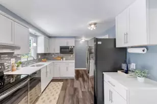 1033 Maripat Dr, South Park, PA 15129 - Photo 10