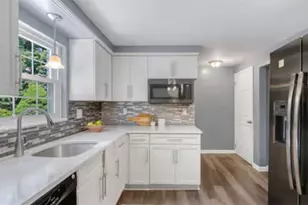 1033 Maripat Dr, South Park, PA 15129 - Photo 12