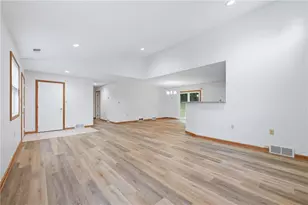 685 Theresa Ave, Hermitage, PA 16148 - Photo 8
