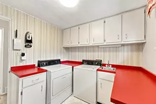 237 Woodridge Dr, Green Tree, PA 15106 - Photo 12