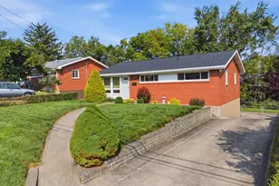 237 Woodridge Dr, Green Tree, PA 15106 - Photo 2