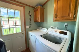1566 Lee Ln, Grove City Boro, PA 16127 - Photo 12