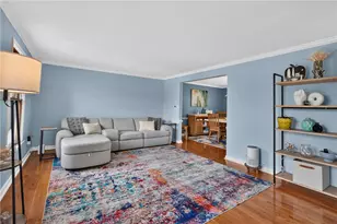 1024 Surrey Woods Rd, Bethel Park, PA 15102 - Photo 4