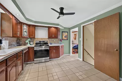 1024 Surrey Woods Rd, Bethel Park, PA 15102 - Photo 12