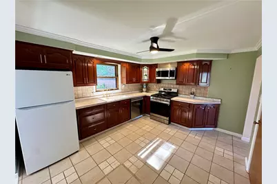 1024 Surrey Woods Rd, Bethel Park, PA 15102 - Photo 12