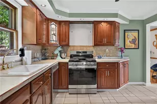 1024 Surrey Woods Rd, Bethel Park, PA 15102 - Photo 14