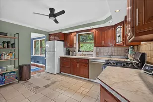 1024 Surrey Woods Rd, Bethel Park, PA 15102 - Photo 10