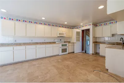 511 Lewis Ave, Jeannette, PA 15644 - Photo 14