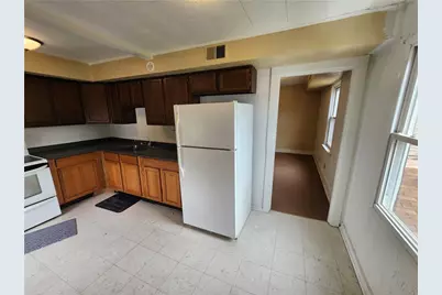 706 Holland St, Vandergrift, PA 15690 - Photo 2