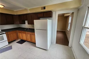 706 Holland St, Vandergrift, PA 15690 - Photo 2