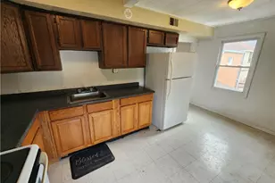 706 Holland St, Vandergrift, PA 15690 - Photo 4