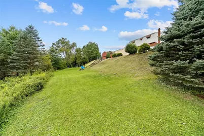 1048 Kentucky Blue Dr, West Mifflin, PA 15122 - Photo 10