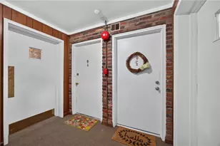 1070 Chatham Park Dr, Scott Township, PA 15216 - Photo 34