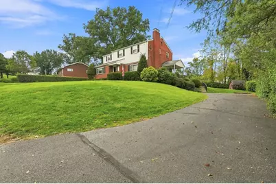 195 W Shaw Place, Pittsburgh, PA 15116 - Photo 2