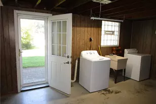 408 Indiana Ave, Farrell, PA 16121 - Photo 28