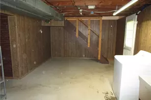 408 Indiana Ave, Farrell, PA 16121 - Photo 26