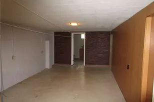 408 Indiana Ave, Farrell, PA 16121 - Photo 22