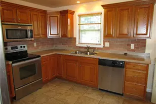 408 Indiana Ave, Farrell, PA 16121 - Photo 6