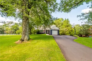 201 Oakhaven Dr, Moon/Crescent Twp, PA 15108 - Photo 2