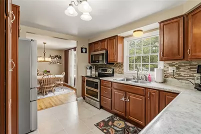 137 Windsor Dr, Hempfield Township, PA 15642 - Photo 4