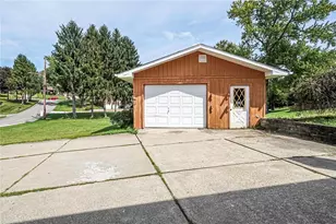 113 Philomena Dr, Moon/Crescent Twp, PA 15108 - Photo 28