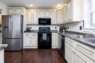 211 Spring Blossom Cir, Chippewa Township, PA 15010 - Photo 8