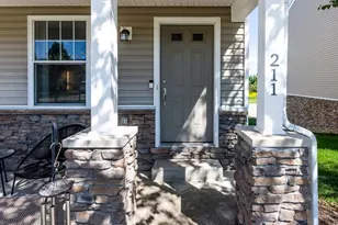211 Spring Blossom Cir, Chippewa Township, PA 15010 - Photo 4