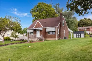 223 Crescent Dr, Hempfield Township, PA 15601 - Photo 2
