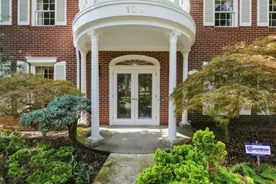 109 Briar Meadows Dr, Pittsburgh, PA 15216 - Photo 2