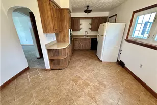 606 S 5th St, Youngwood, PA 15697 - Photo 6