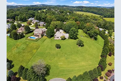 606 Fairwinds Ct, Hempfield Township, PA 15601 - Photo 4
