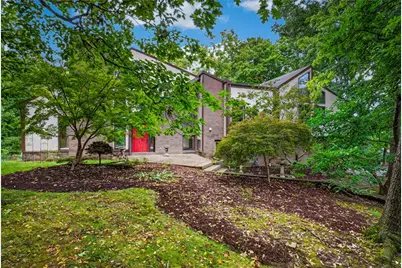 142 Riding Trail Ln, Pittsburgh, PA 15215 - Photo 2