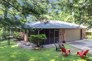 261 Geneva Dr, Center Township, PA 15001 - Photo 32