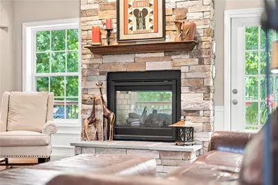 1038 Blackberry Drive, Pittsburgh, PA 15143 - Photo 6