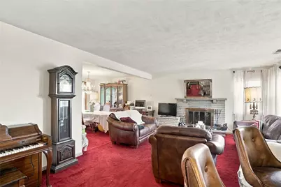 732 Morningstar Dr, Franklin Township, PA 16117 - Photo 4