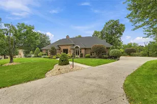 101 Trenton Cir, Peters Township, PA 15317 - Photo 2