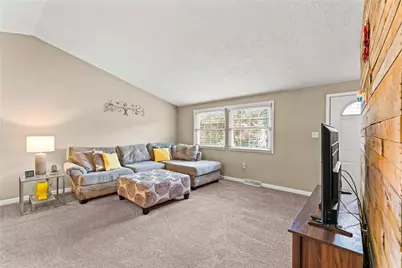 14 Fawnvue Dr, Robinson Twp, PA 15136 - Photo 4
