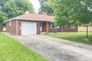 229 Meadowbrook Rd, Hermitage, PA 16148 - Photo 1