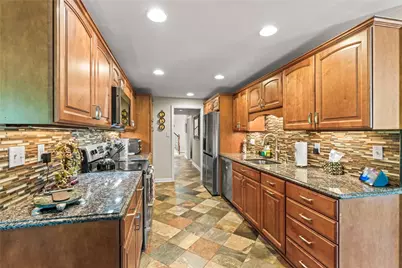 1585 Pineview Dr, Pittsburgh, PA 15241 - Photo 6