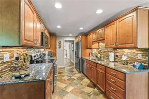 1585 Pineview Dr, Pittsburgh, PA 15241 - Photo 6