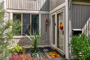 1585 Pineview Dr, Pittsburgh, PA 15241 - Photo 2