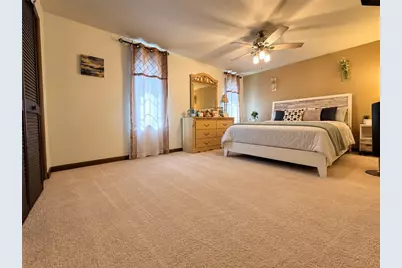 608 Maplewood Ct, Ross Twp, PA 15237 - Photo 2