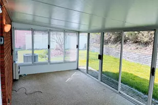 5176 Janie Dr, Pittsburgh, PA 15227 - Photo 4