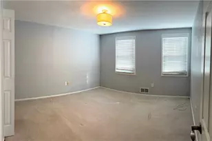 5176 Janie Dr, Pittsburgh, PA 15227 - Photo 10