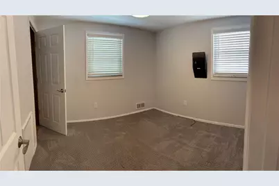 5176 Janie Dr, Pittsburgh, PA 15227 - Photo 12