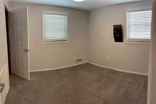 5176 Janie Dr, Pittsburgh, PA 15227 - Photo 12